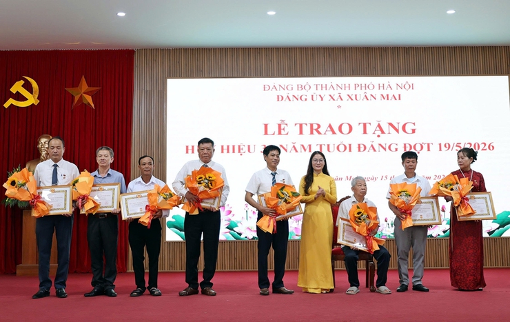 Xuân Mai: 60 đảng viên cao niên vinh dự được nhận huy hiệu Đảng đợt 19/5/2026- Ảnh 11.