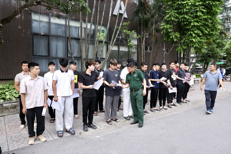 BCHQS xã Thư Lâm tổ chức khám sức khỏe tuyển chọn công dân tham gia lực lượng Dân quân thường trực- Ảnh 2.