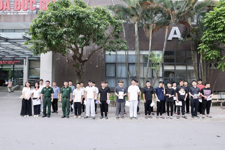 BCHQS xã Thư Lâm tổ chức khám sức khỏe tuyển chọn công dân tham gia lực lượng Dân quân thường trực- Ảnh 3.
