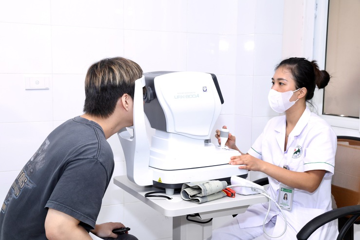 BCHQS xã Thư Lâm tổ chức khám sức khỏe tuyển chọn công dân tham gia lực lượng Dân quân thường trực- Ảnh 7.