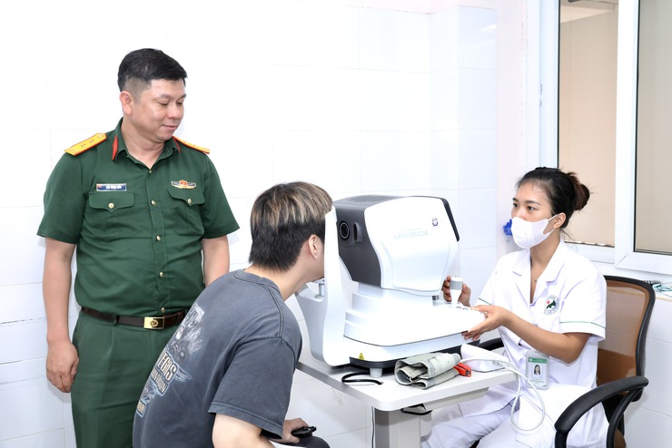 BCHQS xã Thư Lâm tổ chức khám sức khỏe tuyển chọn công dân tham gia lực lượng Dân quân thường trực- Ảnh 8.