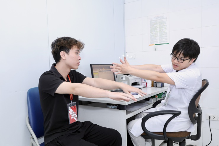 BCHQS xã Thư Lâm tổ chức khám sức khỏe tuyển chọn công dân tham gia lực lượng Dân quân thường trực- Ảnh 11.