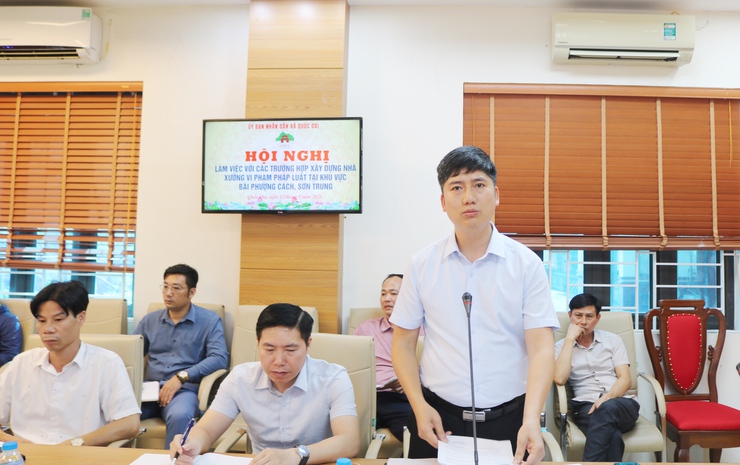Quốc Oai làm việc với các trường hợp xây dựng nhà xưởng vi phạm pháp luật tại khu vực bãi Phượng Cách, Sơn Trung- Ảnh 2.