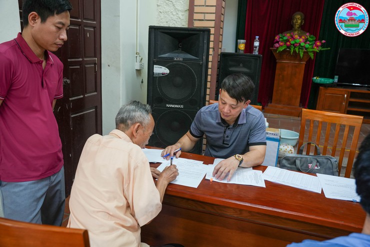 XÃ HƯNG ĐẠO TỔ CHỨC CHI TRẢ TIỀN BỒI THƯỜNG, HỖ TRỢ THU HỒI ĐẤT THỰC HIỆN DỰ ÁN XÂY DỰNG ĐƯỜNG GIAO THÔNG KẾT HỢP HỆ THỐNG THOÁT NƯỚC NGOÀI CỤM CÔNG NGHIỆP LÀNG NGHỀ TÂN HÒA- Ảnh 4.