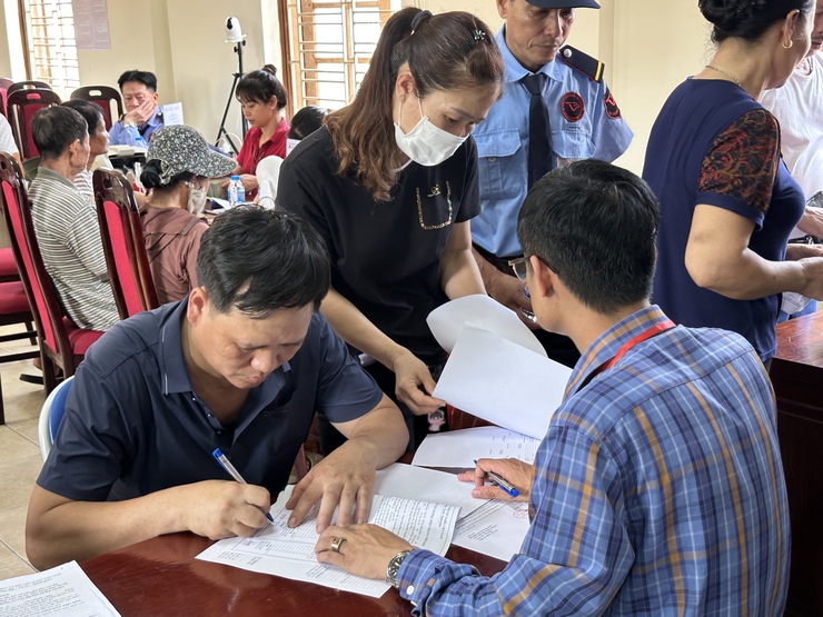 Hội đồng bồi thường GPMB dự án Khu đô thị thể thao Olympic tổ chức chi trả tại thôn Vĩnh Ninh và thôn Tả Thanh Oai.- Ảnh 10.