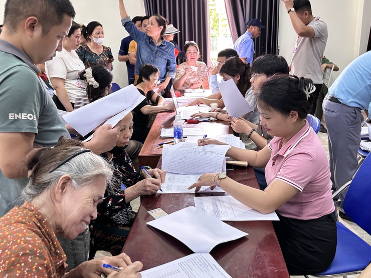 Hội đồng bồi thường GPMB dự án Khu đô thị thể thao Olympic tổ chức chi trả tại thôn Vĩnh Ninh và thôn Tả Thanh Oai.- Ảnh 1.