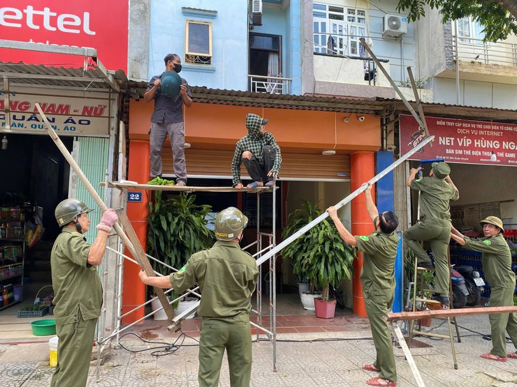 Phường Tùng Thiện tiếp tục duy trì kiểm tra, xử lý vi phạm trật tự đô thị trên tuyến phố Hữu Nghị – Xuân Khanh- Ảnh 3.