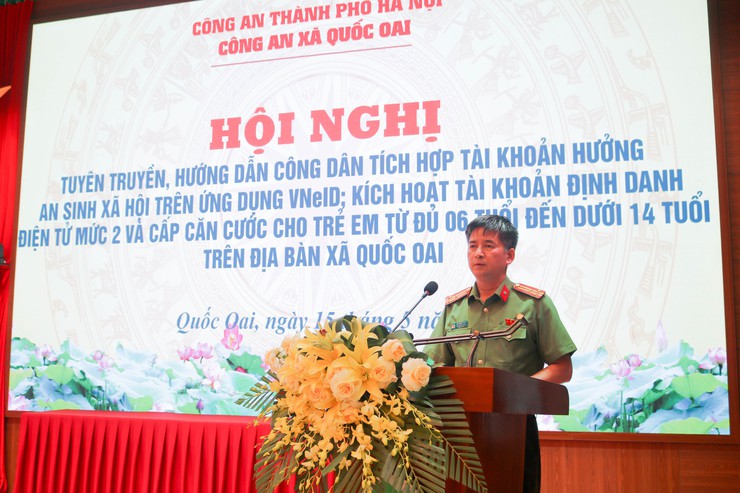 UBND xã Quốc Oai tổ chức tuyên truyền, hướng dẫn tích hợp an sinh xã hội trên VNeID, kích hoạt định danh điện tử mức 2 và cấp căn cước cho trẻ em- Ảnh 3.