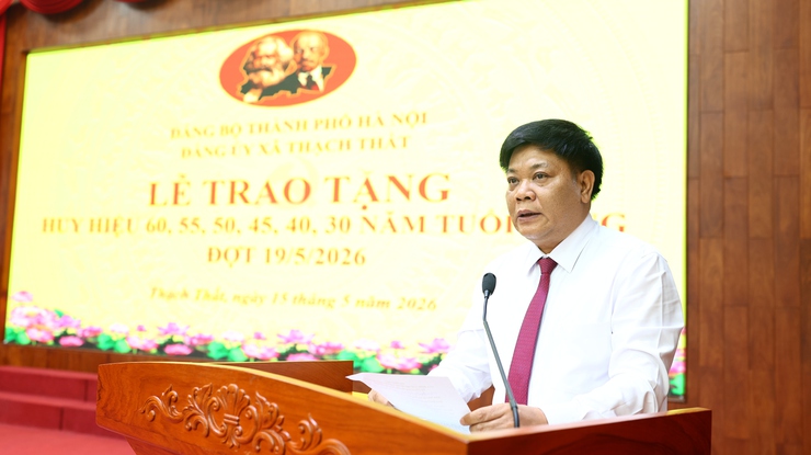 XÃ THẠCH THẤT TRAO HUY HIỆU ĐẢNG CHO 57 ĐẢNG VIÊN DỊP 19/5- Ảnh 1.