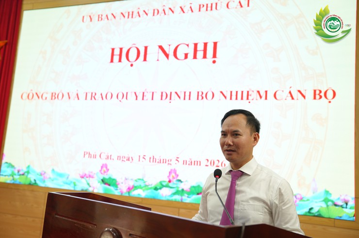 UBND xã Phú Cát trao Quyết định bổ nhiệm chức vụ Trưởng phòng Kinh tế xã- Ảnh 3.