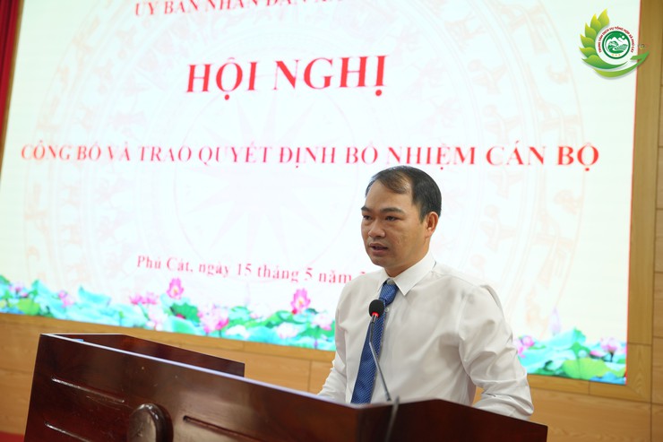 UBND xã Phú Cát trao Quyết định bổ nhiệm chức vụ Trưởng phòng Kinh tế xã- Ảnh 2.