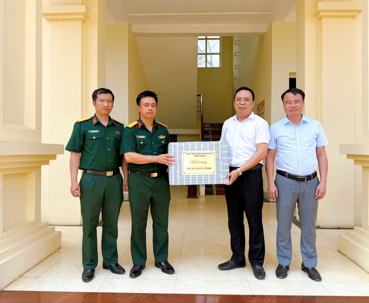 Lãnh đạo phường Thanh Liệt thăm, tặng quà tân binh tại Trung đoàn Bộ binh 692 và Sư đoàn Phòng không 361- Ảnh 12.