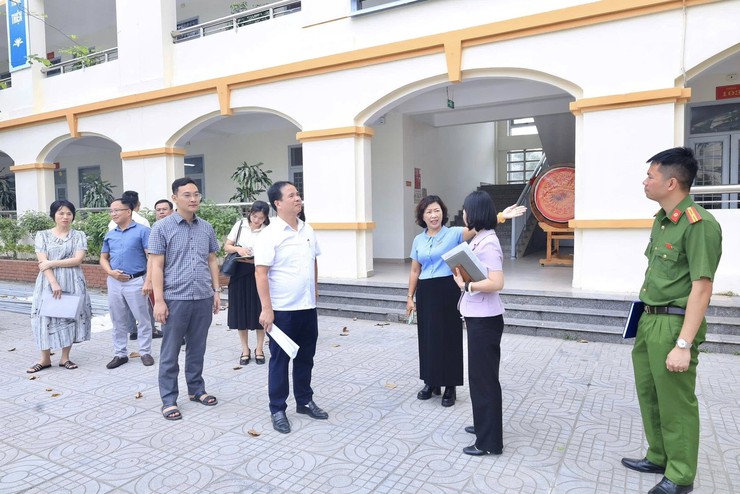 UBND xã Thường Tín kiểm tra cơ sở vật chất phục vụ kỳ thi tuyển sinh lớp 10 và tốt nghiệp THPT năm 2026- Ảnh 2.
