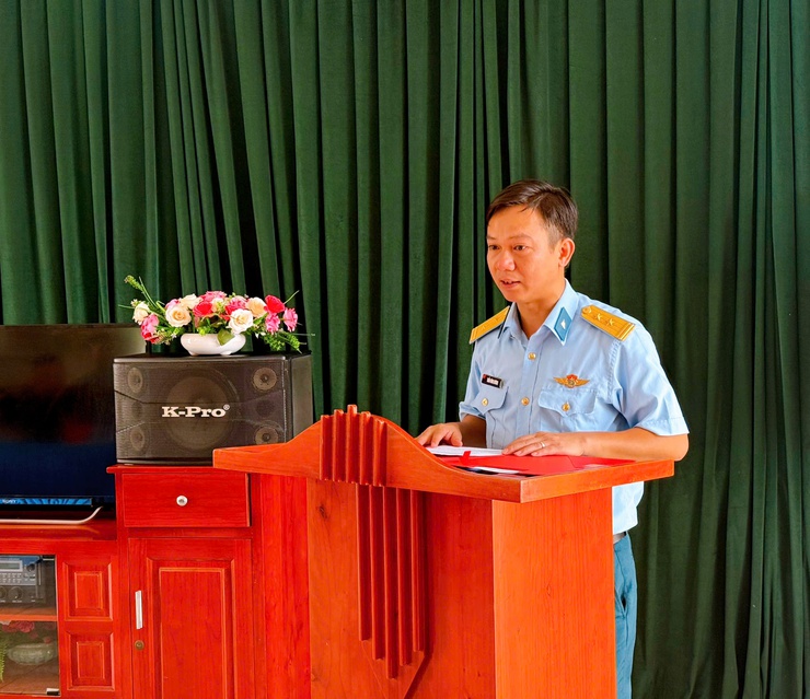 Lãnh đạo phường Thanh Liệt thăm, tặng quà tân binh tại Trung đoàn Bộ binh 692 và Sư đoàn Phòng không 361- Ảnh 4.