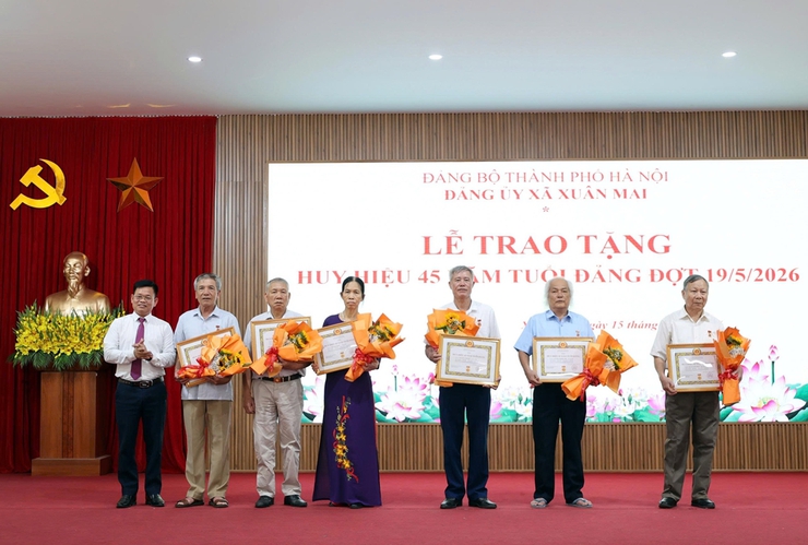 Xuân Mai: 60 đảng viên cao niên vinh dự được nhận huy hiệu Đảng đợt 19/5/2026- Ảnh 7.