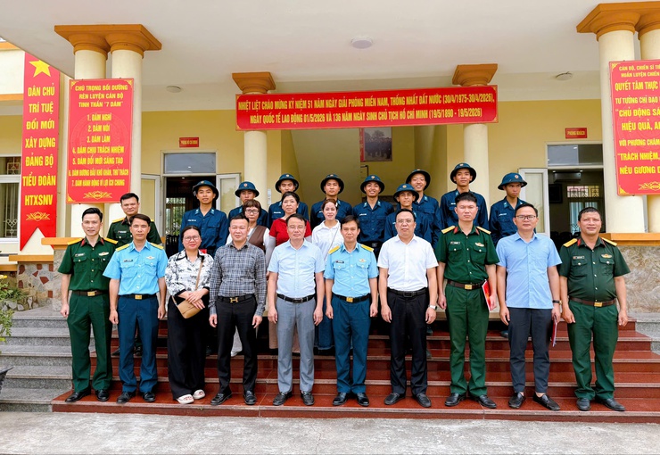 Lãnh đạo phường Thanh Liệt thăm, tặng quà tân binh tại Trung đoàn Bộ binh 692 và Sư đoàn Phòng không 361- Ảnh 19.