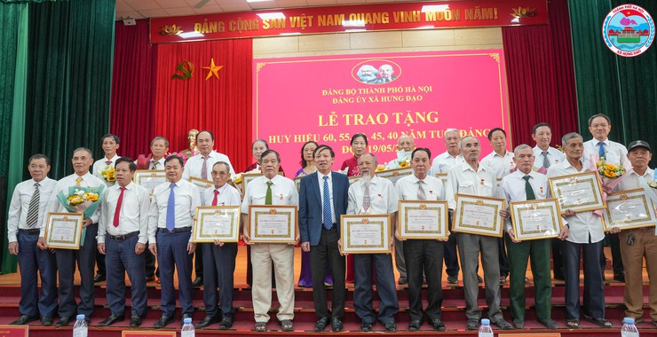 ĐẢNG ỦY XÃ HƯNG ĐẠO LONG TRỌNG TỔ CHỨC LỄ TRAO TẶNG HUY HIỆU ĐẢNG ĐỢT 19/5/2026- Ảnh 4.