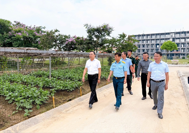 Lãnh đạo phường Thanh Liệt thăm, tặng quà tân binh tại Trung đoàn Bộ binh 692 và Sư đoàn Phòng không 361- Ảnh 18.