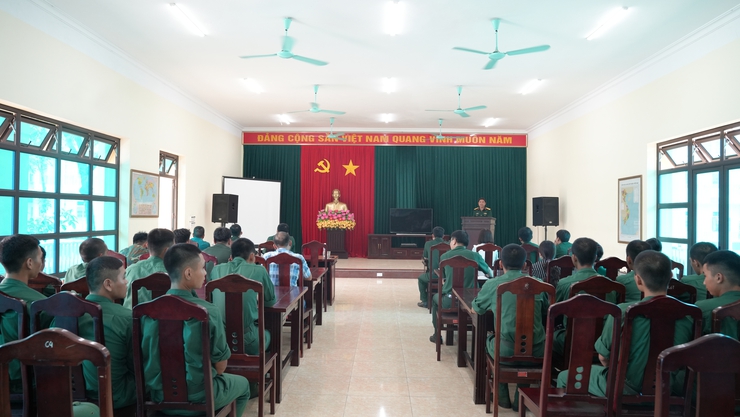 Phường Yên Nghĩa thăm, động viên chiến sĩ mới nhập ngũ năm 2026- Ảnh 2.