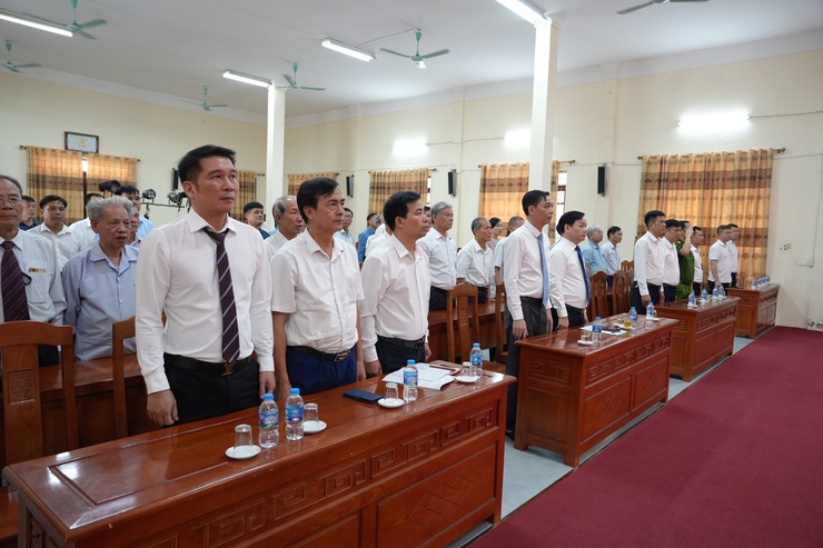Đảng ủy xã Liên Minh trao huy hiệu Đảng đợt 19/5/2026- Ảnh 1.