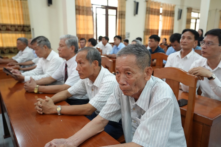 Đảng ủy xã Liên Minh trao huy hiệu Đảng đợt 19/5/2026- Ảnh 5.
