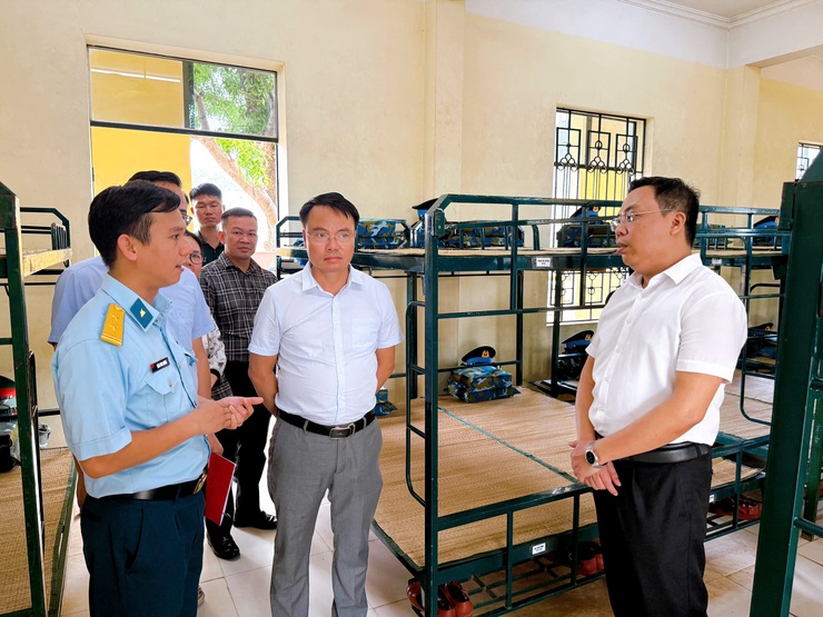 Lãnh đạo phường Thanh Liệt thăm, tặng quà tân binh tại Trung đoàn Bộ binh 692 và Sư đoàn Phòng không 361- Ảnh 17.