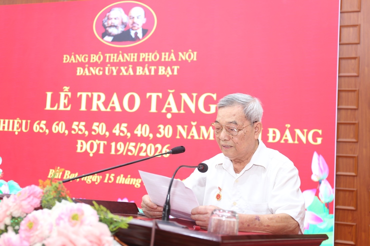 Xã Bất Bạt trao Huy hiệu Đảng đợt 19/5 cho 41 đảng viên- Ảnh 4.