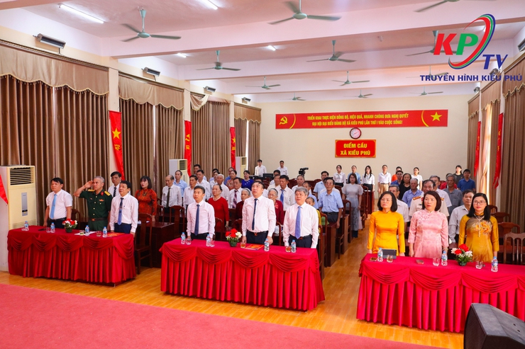Đảng ủy xã Kiều Phú tổ chức Lễ trao tặng Huy hiệu Đảng đợt 19/5 cho 29 đảng viên- Ảnh 1.