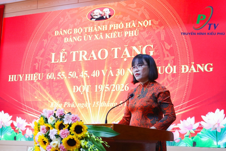 Đảng ủy xã Kiều Phú tổ chức Lễ trao tặng Huy hiệu Đảng đợt 19/5 cho 29 đảng viên- Ảnh 2.