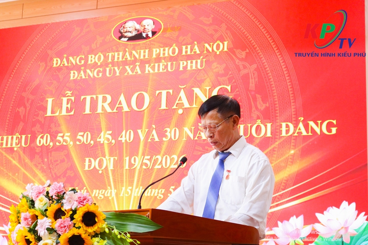 Đảng ủy xã Kiều Phú tổ chức Lễ trao tặng Huy hiệu Đảng đợt 19/5 cho 29 đảng viên- Ảnh 9.