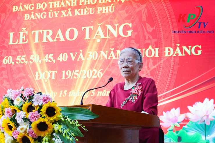 Đảng ủy xã Kiều Phú tổ chức Lễ trao tặng Huy hiệu Đảng đợt 19/5 cho 29 đảng viên- Ảnh 10.