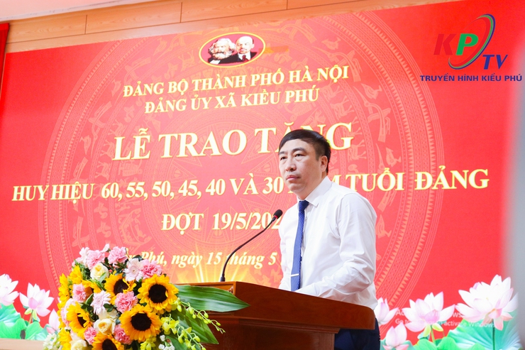 Đảng ủy xã Kiều Phú tổ chức Lễ trao tặng Huy hiệu Đảng đợt 19/5 cho 29 đảng viên- Ảnh 11.