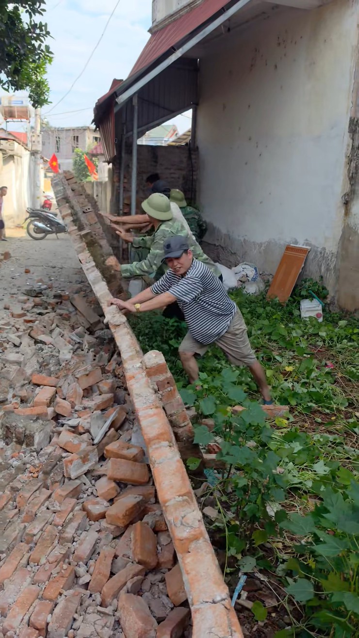 Nhân dân xóm Buối, thôn Vật Lại 3 hiến đất mở rộng đường giao thông- Ảnh 1.