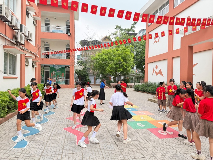 CHI ĐOÀN - LIÊN ĐỘI TRƯỜNG TIỂU HỌC THỊNH LIỆT KHÁNH THÀNH CÔNG TRÌNH MĂNG NON: "SÂN CHƠI TRẢI NGHIỆM SÁNG TẠO"- Ảnh 4.