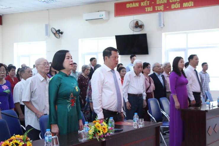 Trang trọng Lễ trao tặng Huy hiệu Đảng dịp 19/5- Ảnh 16.