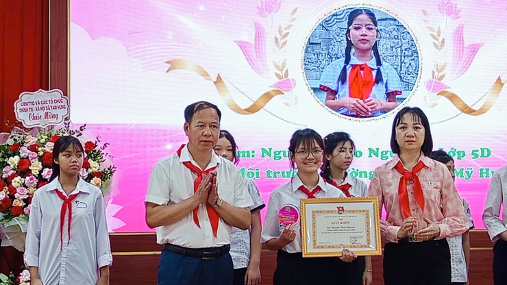 Tam Hưng: Sôi nổi chương trình kỷ niệm 85 năm thành lập Đội TNTP Hồ Chí Minh gắn với sân chơi trí tuệ cho thiếu nhi- Ảnh 12.