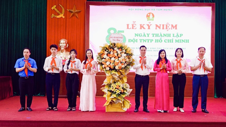 Tam Hưng: Sôi nổi chương trình kỷ niệm 85 năm thành lập Đội TNTP Hồ Chí Minh gắn với sân chơi trí tuệ cho thiếu nhi- Ảnh 1.