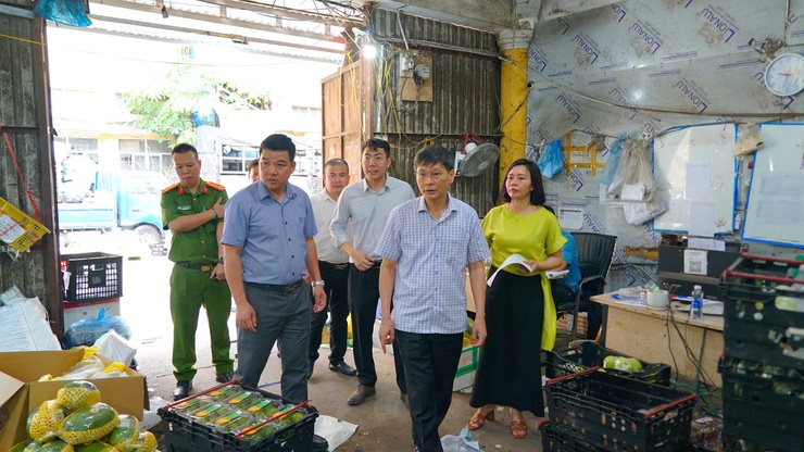 Đoàn kiểm tra liên ngành công tác an toàn thực phẩm số 1 của Thành phố làm việc với các phường Từ Liêm, Xuân Phương, Đại Mỗ và Tây Mỗ

- Ảnh 6.
