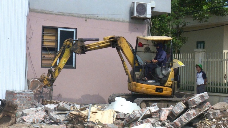 SÓC SƠN RA QUÂN GIẢI TỎA VI PHẠM LẤN CHIẾM HÀNH LANG GIAO THÔNG, ĐẤT CÔNG- Ảnh 2.