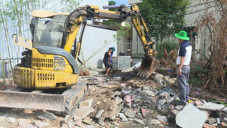 SÓC SƠN RA QUÂN GIẢI TỎA VI PHẠM LẤN CHIẾM HÀNH LANG GIAO THÔNG, ĐẤT CÔNG- Ảnh 3.