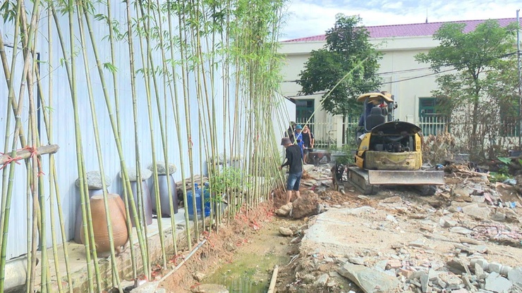 SÓC SƠN RA QUÂN GIẢI TỎA VI PHẠM LẤN CHIẾM HÀNH LANG GIAO THÔNG, ĐẤT CÔNG- Ảnh 4.