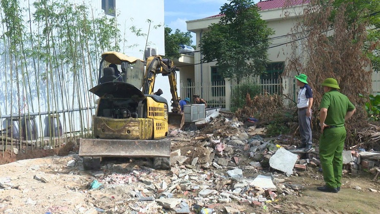 SÓC SƠN RA QUÂN GIẢI TỎA VI PHẠM LẤN CHIẾM HÀNH LANG GIAO THÔNG, ĐẤT CÔNG- Ảnh 5.