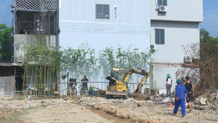 SÓC SƠN RA QUÂN GIẢI TỎA VI PHẠM LẤN CHIẾM HÀNH LANG GIAO THÔNG, ĐẤT CÔNG- Ảnh 6.