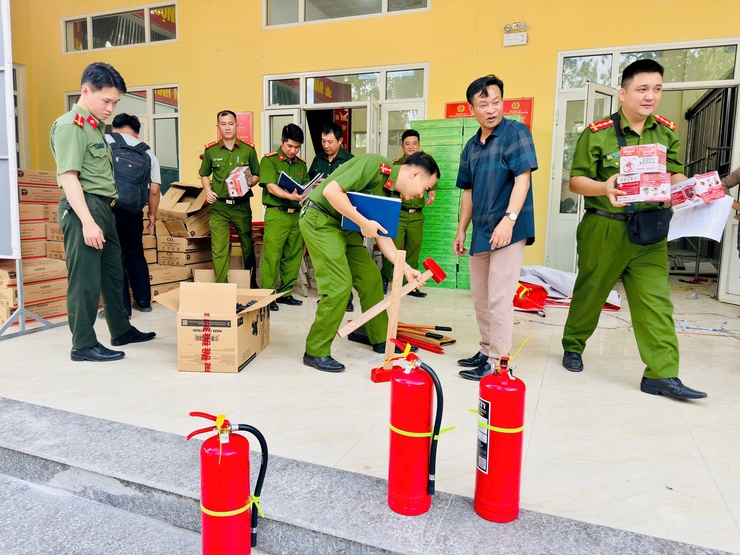 17  đội dân phòng xã Nam Phù được trang bị phương tiện phòng cháy, chữa cháy và cứu nạn cứu hộ - Ảnh 6.