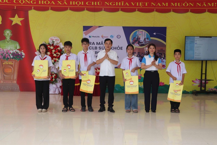 Trường THCS Thuần Mỹ ra mắt câu lạc bộ sức khỏe tinh thần học đường và tổ chức ngoại khóa kỹ năng phòng, chống tai nạn thương tích- Ảnh 2.