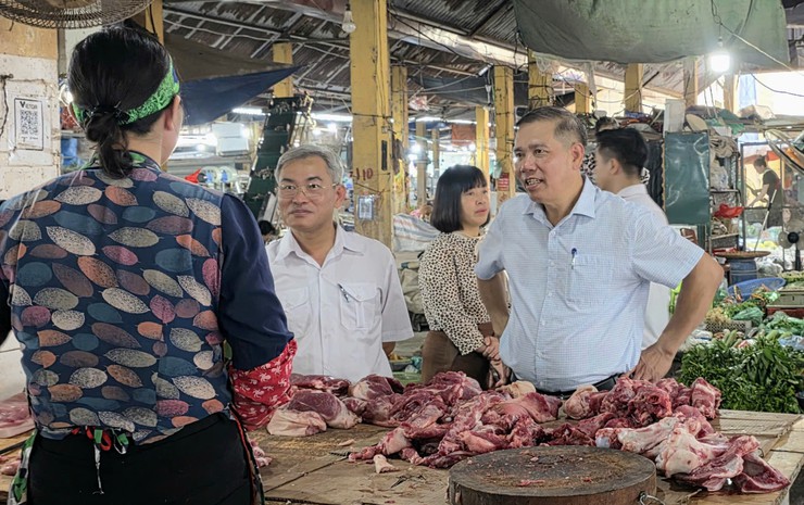 Chi Cục chăn nuôi, thuỷ sản và thú y Hà Nội kiểm tra hoạt động giết mổ gia súc, gia cầm tập trung tại xã Bát Tràng- Ảnh 3.