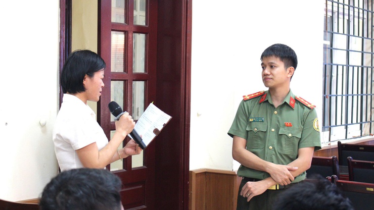 Công an phường Chương Mỹ tổ chức Hội nghị tập huấn công tác quản lý người nước ngoài và tuyên truyền, giải đáp vướng mắc trong thực hiện quy định pháp luật về xuất nhập cảnh- Ảnh 7.