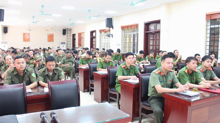 Công an phường Chương Mỹ tổ chức Hội nghị tập huấn công tác quản lý người nước ngoài và tuyên truyền, giải đáp vướng mắc trong thực hiện quy định pháp luật về xuất nhập cảnh- Ảnh 1.