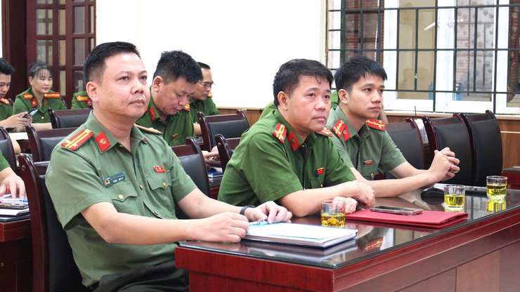 Công an phường Chương Mỹ tổ chức Hội nghị tập huấn công tác quản lý người nước ngoài và tuyên truyền, giải đáp vướng mắc trong thực hiện quy định pháp luật về xuất nhập cảnh- Ảnh 3.