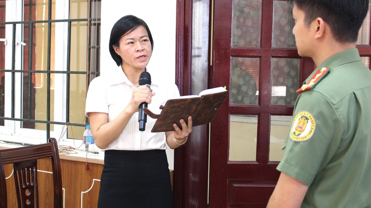 Công an phường Chương Mỹ tổ chức Hội nghị tập huấn công tác quản lý người nước ngoài và tuyên truyền, giải đáp vướng mắc trong thực hiện quy định pháp luật về xuất nhập cảnh- Ảnh 8.